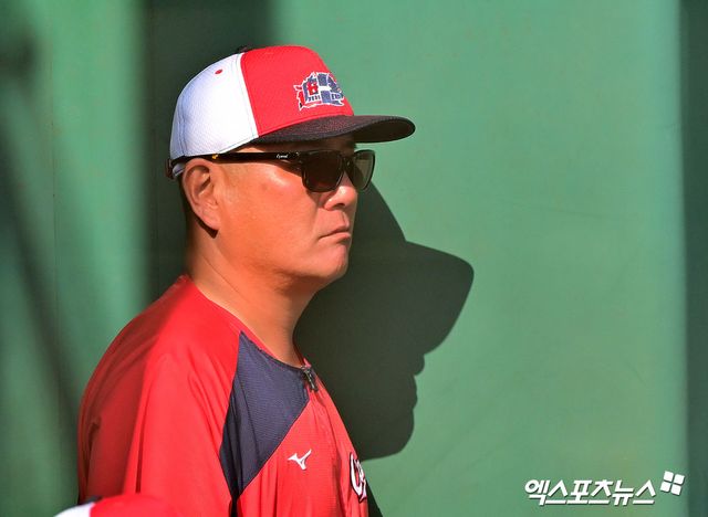 2005 시즌 일본프로야구(NPB) 센트럴리그 홈런왕을 차지했던 아라이 다카히로 히로시마 도요 카프 감독. 사진 김한준 기자