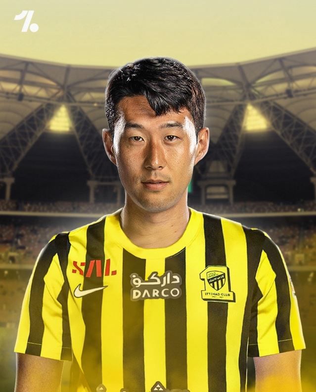 손흥민의 맨체스터 유나이티드 이동 가능성이 다시 제기된 가운데 맨유가 적절한 이적료를 주고 올 여름 데려오겠다는 의사를 표시했다. 영국 팀토크는 23일 '맨유가 이번 여름 이적시장에서 토트넘 홋스퍼의 손흥민을 영입하기 위해 이적료를 투자할 준비가 돼 있다. 하지만 손흥민이 잉글랜드 외 다른 리그로 이적할 가능성도 제기되고 있다'고 설명했다.