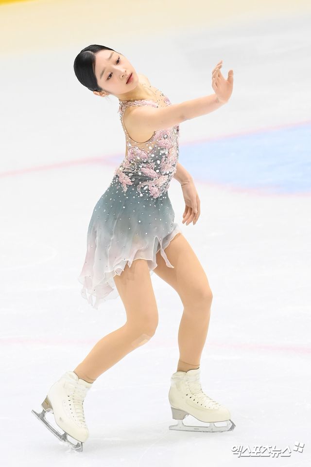 피겨스케이팅 여자 싱글 신지아가 국가대표 선발전에서 연기하고 있다. 엑스포츠뉴스 DB