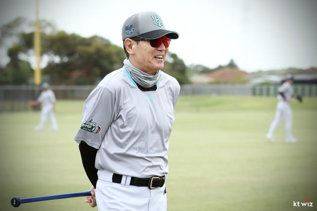 이강철 감독이 이끄는 KT는 지난달 26일부터 29일간 진행된 호주 질롱의 질롱 베이스볼 센터에서 1차 스프링캠프를 소화했다. 1차 캠프에서는 개인별 맞춤형 훈련을 소화하며 팀워크 강화에 힘썼다. kt wiz