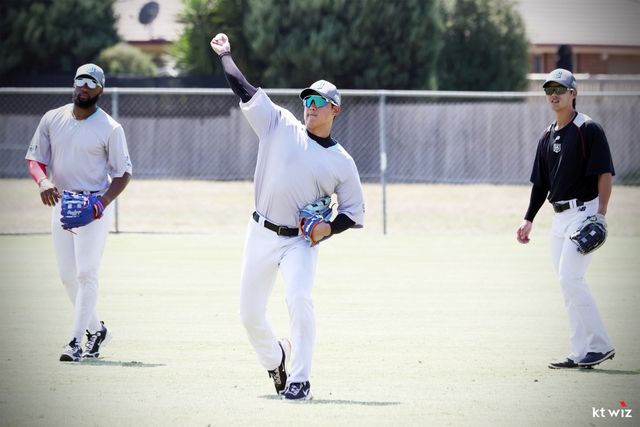 이강철 감독이 이끄는 KT는 지난달 26일부터 29일간 진행된 호주 질롱의 질롱 베이스볼 센터에서 1차 스프링캠프를 소화했다. 1차 캠프에서는 개인별 맞춤형 훈련을 소화하며 팀워크 강화에 힘썼다. kt wiz