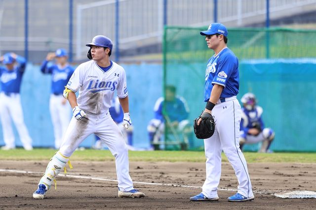 삼성 외야수 함수호(왼쪽)는 22일 자체 청백전에서 시원한 홈런포를 터트렸다. 롤모델인 구자욱처럼 삼성을 이끌어갈 선수로 성장할지 많은 관심이 쏠린다. 삼성 라이온즈