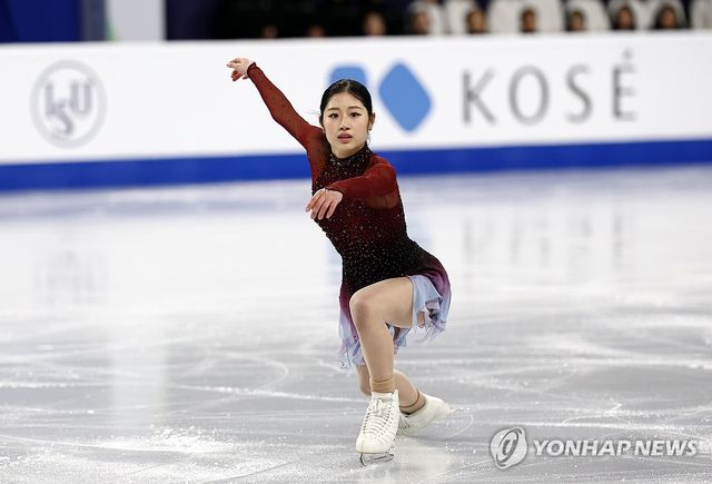 이해인이 23일 서울 목동 아이스링크에서 열린 2025 국제빙상경기연맹(ISU) 피겨스케이팅 사대륙선수권대회 여자 싱글 프리스케이팅에서 연기를 펼치고 있다. 연합뉴스
