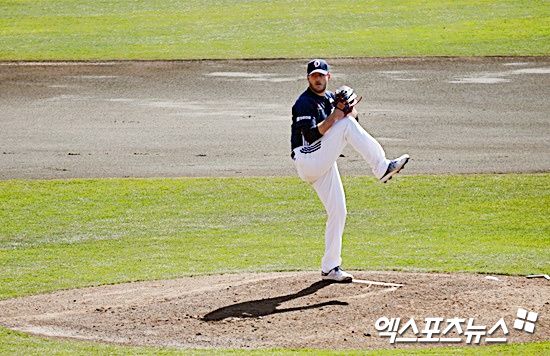 두산 베어스 외국인 투수 콜 어빈이 24일 요미우리 2군전에 선발 등판해 투구하고 있다. 미야자키, 김근한 기자