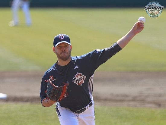 두산 베어스 외국인 투수 콜 어빈이 24일 일본 미야자키 산마린 스타디움에서 열린 요미우리 2군전에 등판해 2이닝 1피안타 2사사구 무실점을 기록했다. 두산 베어스