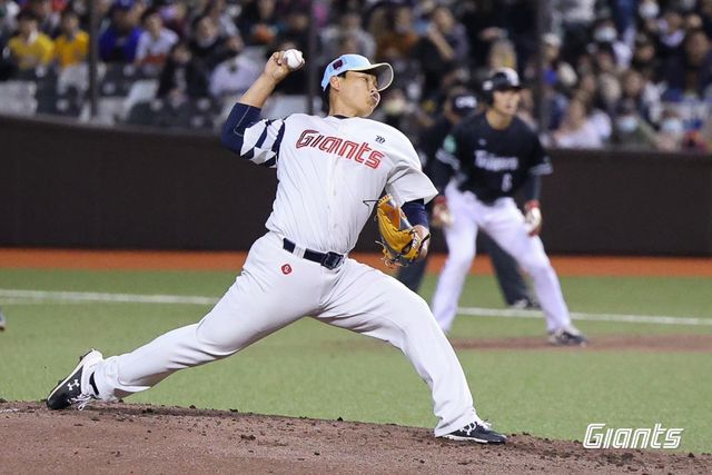 롯데 투수 박진은 비시즌 가파른 성장세를 보여 5선발 후보 중 하나로 많은 관심을 받고 있다. 롯데 자이언츠