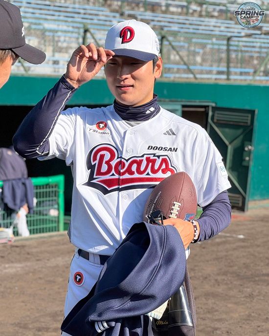 두산 베어스 투수 곽빈이 친구 안우진의 2026 WBC 대표팀 승선을 소망했다. 두산 베어스
