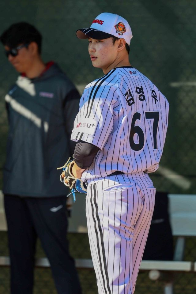 LG 투수 김영우는 스프링캠프에서 크게 성장하며 투수 부문 수훈 선수로 선정됐다. 마무리 투수 장현식이 부상으로 이탈한 현재, 그 자리를 채울 유력 후보로 많은 기대를 받고 있다. LG 트윈스
