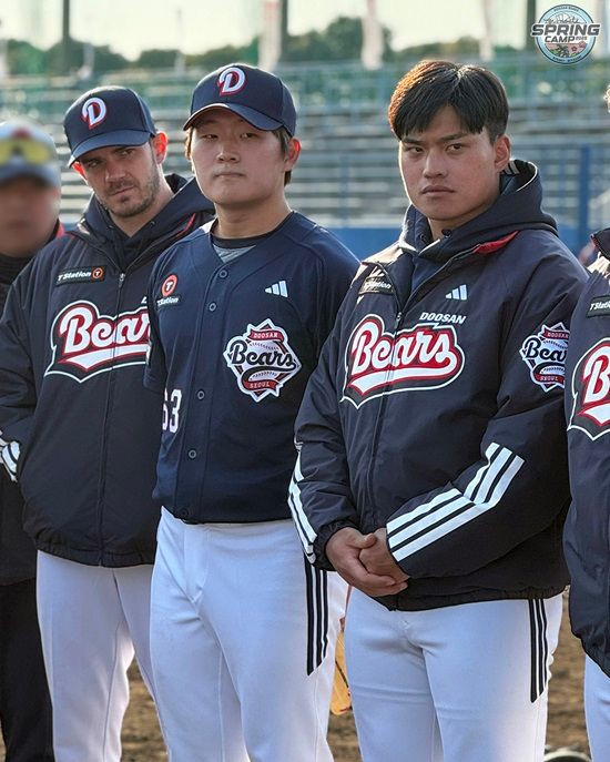 두산 베어스 투수 김택연이 일본 미야자키 스프링캠프에서 첫 실전 등판을 소화했다. 두산 베어스