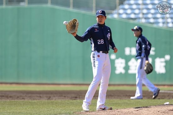 두산 베어스 투수 최승용이 지난 24일 일본 미야자키 선마린 스타디움에서 열린 요미우리 2군전에 등판해 2이닝 무실점 투구를 펼쳤다. 두산 베어스