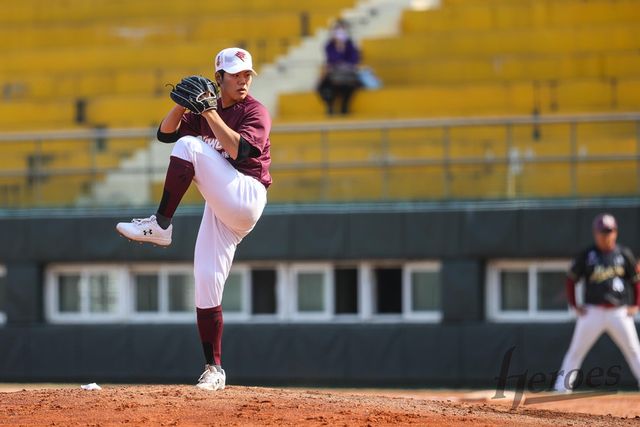 키움 투수 김윤하는 22일 라쿠텐전 2이닝 무실점으로 활약했다. 특히 3탈삼진을 기록하는 위력적인 투구로 눈길을 끌었다. 키움 히어로즈