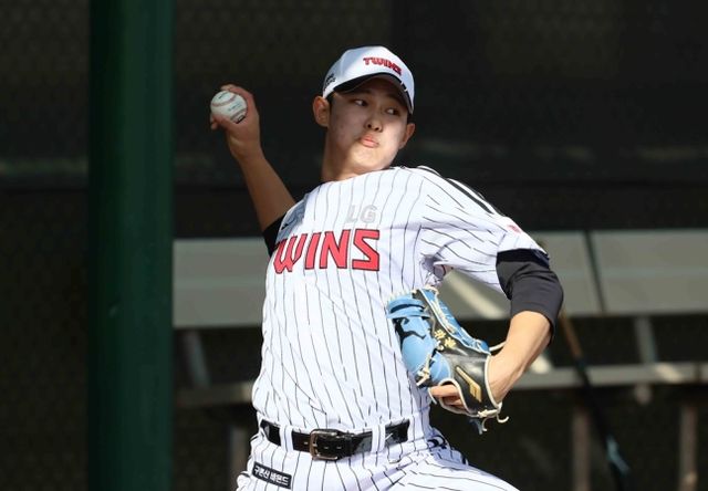 LG 투수 김영우는 스프링캠프에서 크게 성장하며 투수 부문 수훈 선수로 선정됐다. 마무리 투수 장현식이 부상으로 이탈한 현재, 그 자리를 채울 유력 후보로 많은 기대를 받고 있다. LG 트윈스