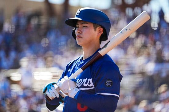 LA 다저스 내야수 김혜성이 시범경기 9타수 1안타 부진을 이어가면서 현지에선 마이너리그행 가능성이 제기됐다. 김혜성은 26일 시범경기에서도 3타수 무안타 2삼진에 머물렀다. AP 연합뉴스