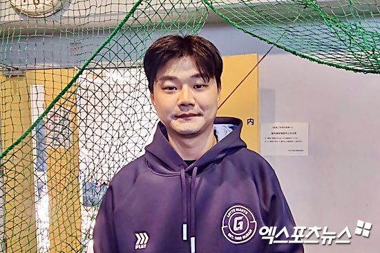 롯데 자이언츠 내야수 손호영이 지난 26일 일본 미야자키 아이비구장에서 열린 구춘대회 소프트뱅크전에 출전해 3안타 2타점 맹타를 휘둘러 팀 승리에 이바지했다. 미야자키, 김근한 기자