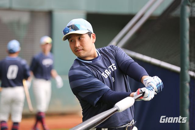 롯데 자이언츠 포수 유강남이 26일 구춘대회 소프트뱅크전에 지명타자로 선발 출전한다. 롯데 자이언츠