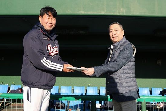 두산 베어스 박정원 구단주가 미야자키를 방문해 두산 선수단을 격려했다. 두산 베어스