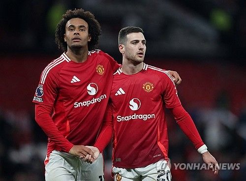 맨유가 27일(한국시간) 영국 맨체스터에 있는 올드 트래포드에서 열린 입스위치 타운과의 2024-2025시즌 프리미어리그 27라운드 맞대결에서 3-2로 승리했다.&nbsp;맨유는 앞선 3경기에서 무승(1무 2패)으로 부진했지만 다시 4경기 만에 승리를 가져왔다. 비록 강등권 팀 상대 승리지만 맨유는 분위기 반전에 성공했다. 연합뉴스