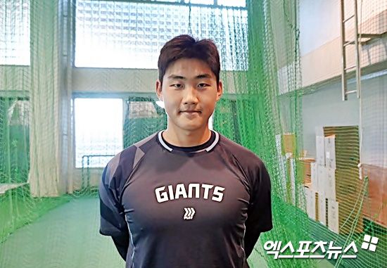 롯데 자이언츠 신인 투수 김태현이 27일 오릭스전에서 첫 실전 등판에 나서 1이닝 1탈삼진 1볼넷 무실점을 기록했다. 미야자키, 김근한 기자