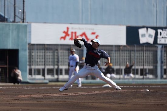 롯데 자이언츠 투수 김진욱이 26일 구춘대회 소프트뱅크전에 선발 등판해 3이닝 무실점 호투로 팀 6-1 승리에 이바지했다. 롯데 자이언츠