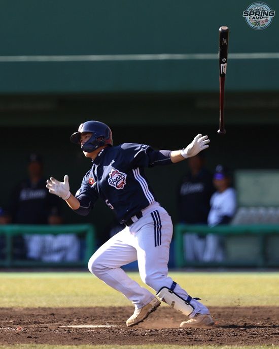 두산 베어스가 27일 일본 미야자키 아이비구장에서 구춘대회 소프트뱅크 호크스전을 치른다. 두산 베어스