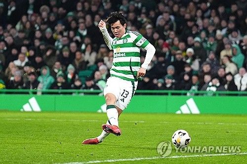 스코틀랜드의 셀틱 팬매체 '더셀틱스타'가 27일(한국시간) 양현준이 다음 시즌 셀틱의 뛰어난 스타가 될 수 있다고 보도했다.&nbsp;양현준은 지난 26일 영국 스코틀랜드 글래스고에 있는 셀틱 파크에서 열린 에버딘과의 2024-2025시즌 프리미어십 퍼스트 스테이지 28라운드 홈 경기에 교체로 출전해 골을 터뜨리며 5-1 대승에 기여했다.&nbsp;연합뉴스