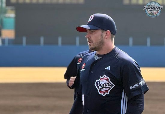 두산 베어스 외국인 투수 잭 로그가 27일 소프트뱅크전에서 3이닝 무피안타 1탈삼진 무실점 완벽투를 펼쳤다. 두산 베어스