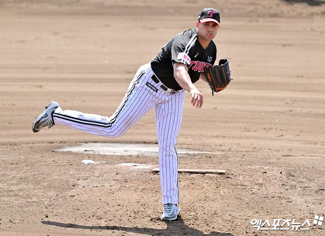 LG 투수 치리노스는 27일 오키나와 킨 스타디움에서 열린 KIA와 연습경기에 선발 등판했다. 2이닝 퍼펙트 투구로 산뜻한 시즌 출발을 알렸다. 오키나와, 김한준 기자