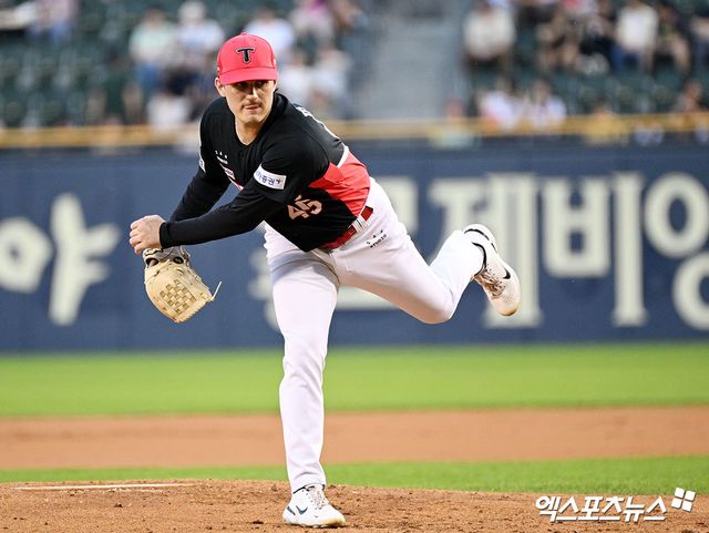 6일 오후 서울 송파구 잠실야구장에서 열린 '2023 신한은행 SOL KBO리그' KIA 타이거즈와 두산 베어스의 경기, 1회말 KIA 선발투수 파노니가 공을 힘차게 던지고 있다. 엑스포츠뉴스 DB