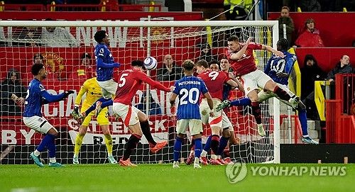 맨유가 27일(한국시간) 영국 맨체스터에 있는 올드 트래포드에서 열린 입스위치 타운과의 2024-2025시즌 프리미어리그 27라운드 맞대결에서 3-2로 승리했다.&nbsp;맨유는 앞선 3경기에서 무승(1무 2패)으로 부진했지만 다시 4경기 만에 승리를 가져왔다. 비록 강등권 팀 상대 승리지만 맨유는 분위기 반전에 성공했다. 연합뉴스