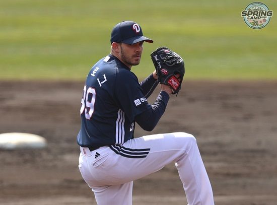 두산 베어스 외국인 투수 잭 로그가 27일 소프트뱅크전에서 3이닝 무피안타 1탈삼진 무실점 완벽투를 펼쳤다. 두산 베어스