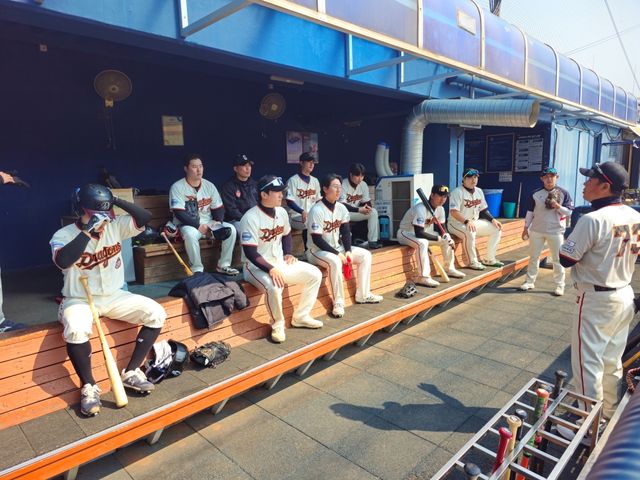 올해 독립야구단 경기도리그에 참가하게 된 용인 드래곤즈가 부산광역시 기장군에서 전지훈련을 진행하고 있다. 26일에는 마산야구장에서 NC 다이노스 퓨처스팀과 평가전을 진행했다. 용인 드래곤즈