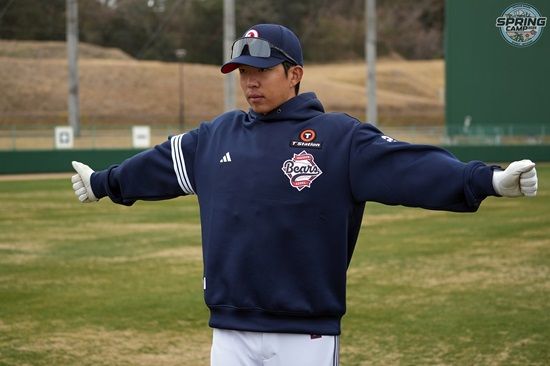두산 베어스 외야수 김민석이 오는 3월 2일 친정 롯데 자이언츠와 첫 맞대결을 펼칠 예정이다. 두산 베어스