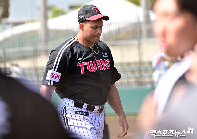 LG 투수 치리노스는 27일 오키나와 킨 스타디움에서 열린 KIA와 연습경기에 선발 등판했다. 2이닝 퍼펙트 투구로 산뜻한 시즌 출발을 알렸다. 오키나와, 김한준 기자