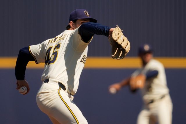 2022년부터 2023년까지 2년간 KBO리그를 경험한 밀워키 브루어스 좌완투수 토마스 파노니가 27일 미국 애리조나주 피닉스 아메리칸 패밀리 필드에서 열린 2025 미국프로야구 메이저리그 LA 다저스와의 시범경기에 선발 등판해 2이닝 무피안타 2볼넷 1탈삼진 무실점을 기록했다. AP 연합뉴스