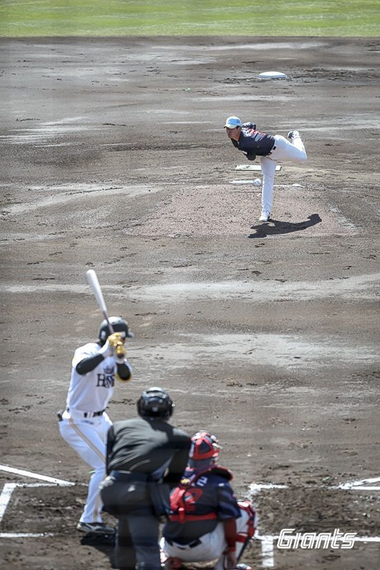 롯데 자이언츠 투수 김진욱이 26일 구춘대회 소프트뱅크전에 선발 등판해 3이닝 무실점 호투로 팀 6-1 승리에 이바지했다. 롯데 자이언츠