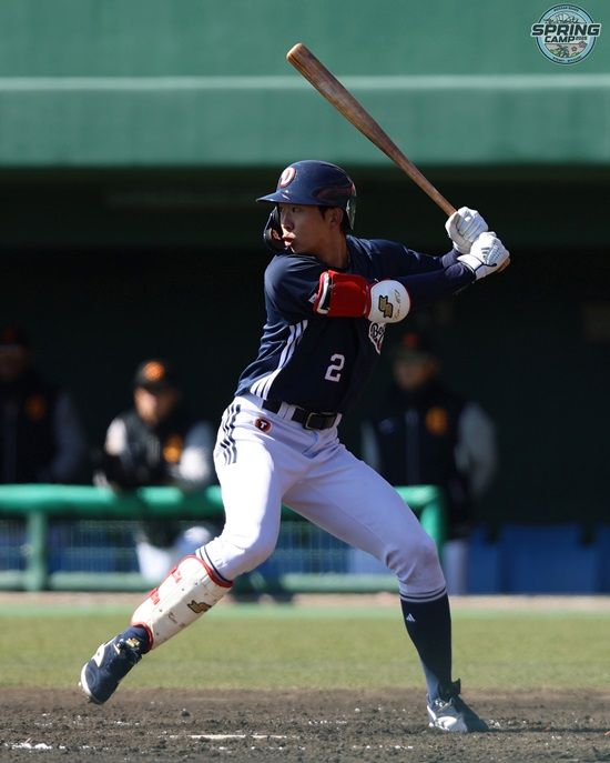 두산 베어스 외야수 김민석이 오는 3월 2일 친정 롯데 자이언츠와 첫 맞대결을 펼칠 예정이다. 두산 베어스