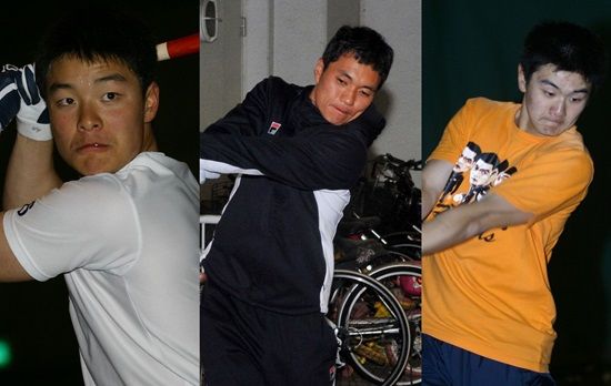 과거 두산 베어스 소속 선수였던 민병헌, 이종욱, 최주환이 스프링캠프 야간 훈련을 소화하던 장면. 두산 베어스