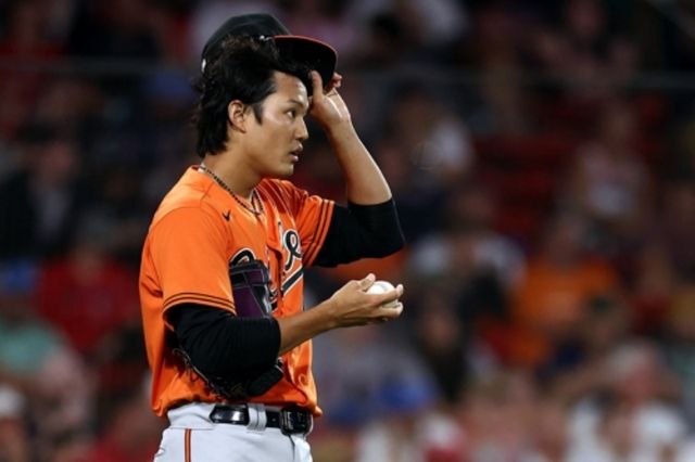 시애틀 매리너스의 일본인 우완투수 후지나미 신타로가 28일 미국 애리조나주 피오리아에 위치한 피오리아 스포츠 콤플렉스에서 열린 2025 미국프로야구 메이저리그 샌프란시스코 자이언츠와의 시범경기에 구원 등판해 ⅔이닝 1피안타 3사사구 1탈삼진 4실점으로 부진했다. 후지나미의 볼티모어 시절 모습. AFP 연합뉴스