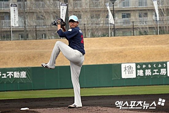 롯데 자이언츠가 28일 지바롯데와 교류전을 치러 1대 3으로 패했다. 선발 투수 박세웅이 3이닝 1실점을 기록한 가운데 나승엽이 솔로 홈런을 쏘아 올려 유일한 득점을 만들었다. 미야자키, 김근한 기자