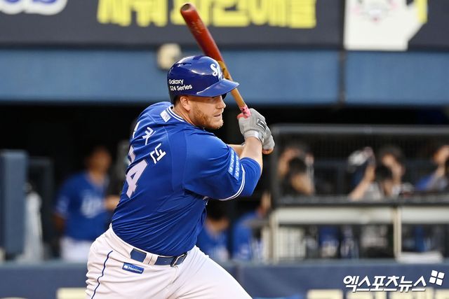 25일 오후 서울 송파구 잠실야구장에서 열린 '2024 신한 SOL Bank KBO리그' 삼성 라이온즈와 LG 트윈스의 경기, 5회초 삼성 맥키넌이 타격을 하고 있다. 결과는 투수 앞 땅볼 아웃. 엑스포츠뉴스 DB