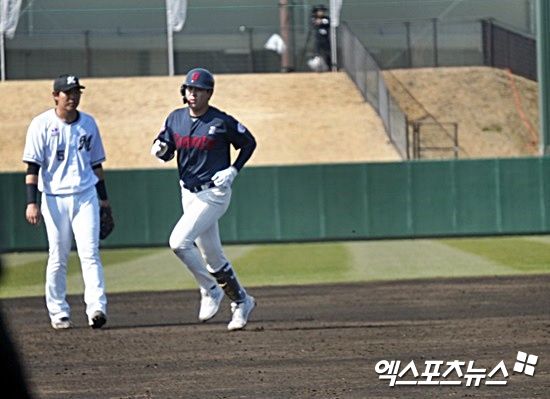 롯데 자이언츠가 28일 지바롯데와 교류전을 치러 1대 3으로 패했다. 선발 투수 박세웅이 3이닝 1실점을 기록한 가운데 나승엽이 솔로 홈런을 쏘아 올려 유일한 득점을 만들었다. 미야자키, 김근한 기자