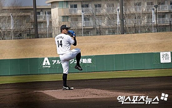 롯데 자이언츠가 28일 지바롯데와 교류전을 치러 1대 3으로 패했다. 선발 투수 박세웅이 3이닝 1실점을 기록한 가운데 나승엽이 솔로 홈런을 쏘아 올려 유일한 득점을 만들었다. 미야자키, 김근한 기자