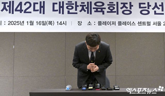 서울 순화동 프레이저 플레이스 센트럴 서울에서 '유승민 제42대 대한체육회장 당선 기자회견'이 진행됐다. 이날 기자회견에 참석한 유승민 대한체육회장 당선인이 인사를 하고 있다. 엑스포츠뉴스DB