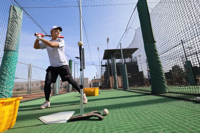 LG 포수 이주헌은 지난달 27일 일본 오키나와 킨 스타디움에서 열린 KIA와 연습 경기에서 3타수 2안타를 기록했다. 공수에서 활약하며 백업 포수 경쟁에서 한 걸음 더 앞서 갔다. LG 트윈스