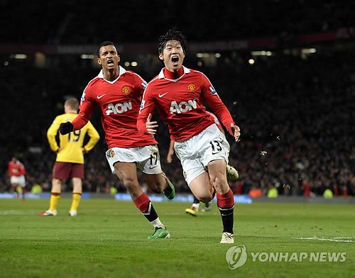 맨유가 지난 2일(한국시간) 공식 홈페이지를 통해 패트릭 도르구 영입을 발표했다. 계약 기간은 2030년 여름까지이며 1년 연장옵션도 포함돼 있다.&nbsp;맨유는 3년 만에 박지성의 등번호 13번을 새로운 영입생에게 부여했다. 연합뉴스