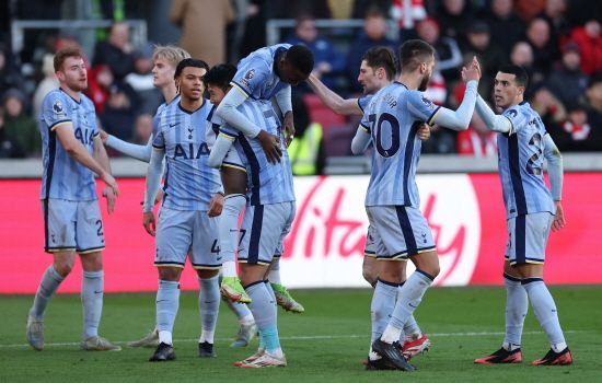 손흥민이 우승에 대한 의지를 강조했다. 토트넘은 7일 오전 영국 리버풀 안필드에서 열리는 2024-2025 잉글랜드 리그컵 준결승 2차전 리버풀과의 원정 경기를 치른다. 손흥민은 3일 프리미어리그 브렌트퍼드전에서 토트넘의 2-0 승리를 이끈 뒤 '준결승 2차전에 모든 것을 쏟아붓자', '웸블리(결승 장소)에 가자'며 강한 의지를 드러냈다. 연합뉴스