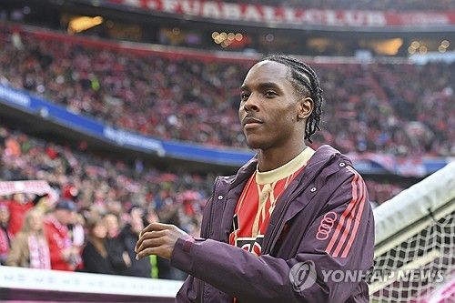 글로벌 매체 디 애슬레틱은 3일(한국시간) 토트넘 홋스퍼는 바이에른 뮌헨 공격수 마티스 텔과 임대 계약을 체결할 예정이라고 보도했다. 2005년생 프랑스 공격수 텔은 최근까지 토트넘 이적을 원하지 않았지만 토트넘 사령탑 안지 포스테코글루 감독의 전화 설득에 마음을 바꿔 토트넘으로 이적하기로 결정한 것으로 알려졌다. 연합뉴스 