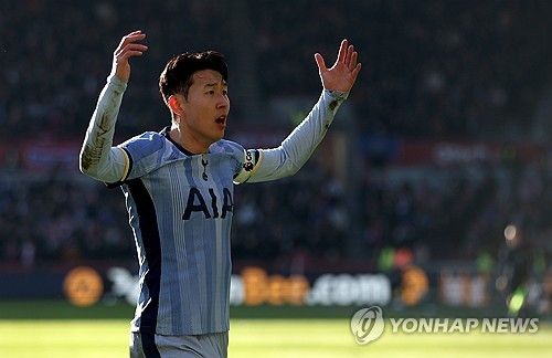 안지 포스테코글루 감독이 이끄는 토트넘 홋스퍼가 3일(한국시간) 영국 브렌트포드에 있는 지테크 커뮤니티 스타디움에서 열린 브렌트포드와의 2024-2025시즌 프리미어리그 24라운드 원정 경기에서 2-0으로 승리했다.토트넘 홋스퍼의 4연패를 끊은 주장 손흥민이 이제는 선수단과 팬들에게 트로피 도전을 선언했다.&nbsp;연합뉴스