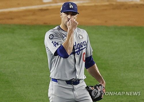 지난해 LA 다저스의 2024 월드시리즈 우승에 힘을 보탰던 우완투수 잭 플래허티가 디트로이트 타이거스와 계약기간 2년, 총액 3500만 달러(약 513억 4850만 원)에 계약을 맺었다. 사진 연합뉴스
