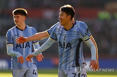 안지 포스테코글루 감독이 이끄는 토트넘 홋스퍼가 3일(한국시간) 영국 브렌트포드에 있는 지테크 커뮤니티 스타디움에서 열린 브렌트포드와의 2024-2025시즌 프리미어리그 24라운드 원정 경기에서 2-0으로 승리했다.토트넘 홋스퍼의 4연패를 끊은 주장 손흥민이 이제는 선수단과 팬들에게 트로피 도전을 선언했다.&nbsp;연합뉴스